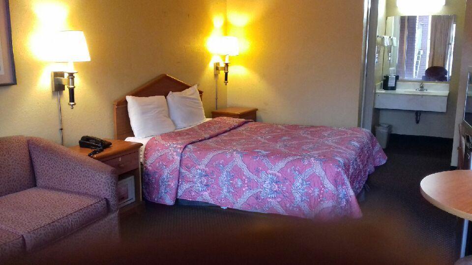 Budgetel Inn And Suites Birmingham Ngoại thất bức ảnh