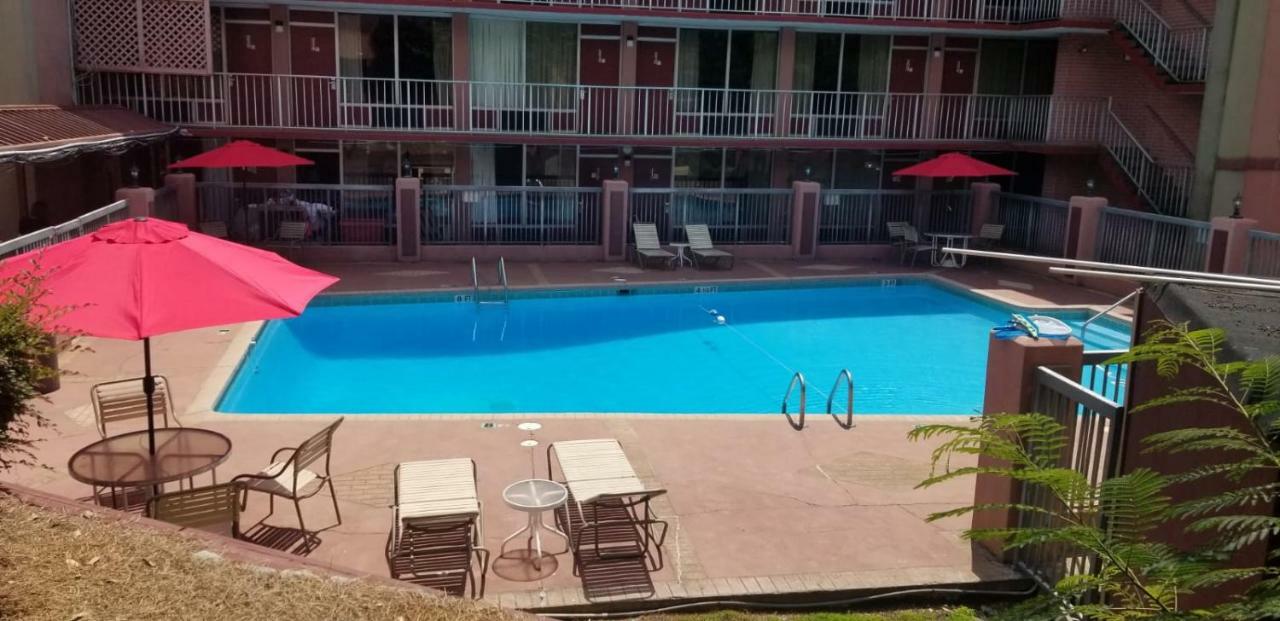 Budgetel Inn And Suites Birmingham Ngoại thất bức ảnh