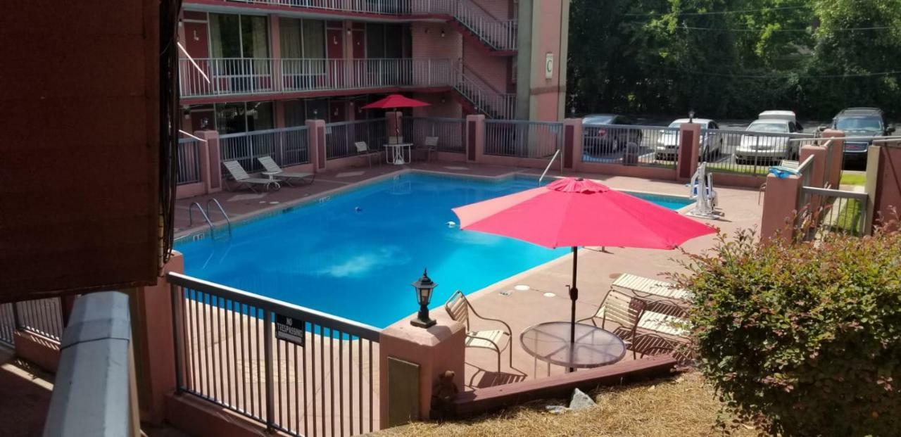 Budgetel Inn And Suites Birmingham Ngoại thất bức ảnh