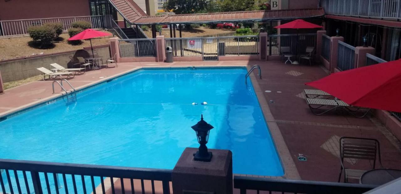 Budgetel Inn And Suites Birmingham Ngoại thất bức ảnh